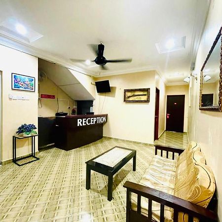Daily Inn Hotel Мерсинг Екстериор снимка