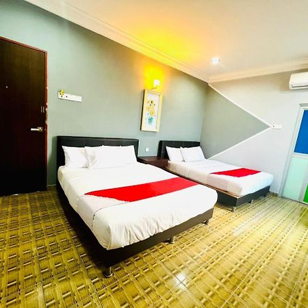 Daily Inn Hotel Мерсинг Екстериор снимка