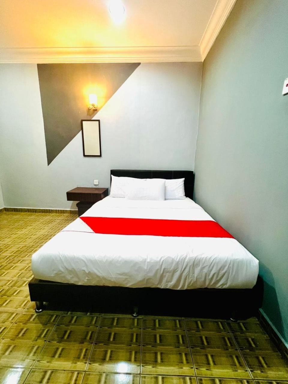 Daily Inn Hotel Мерсинг Екстериор снимка