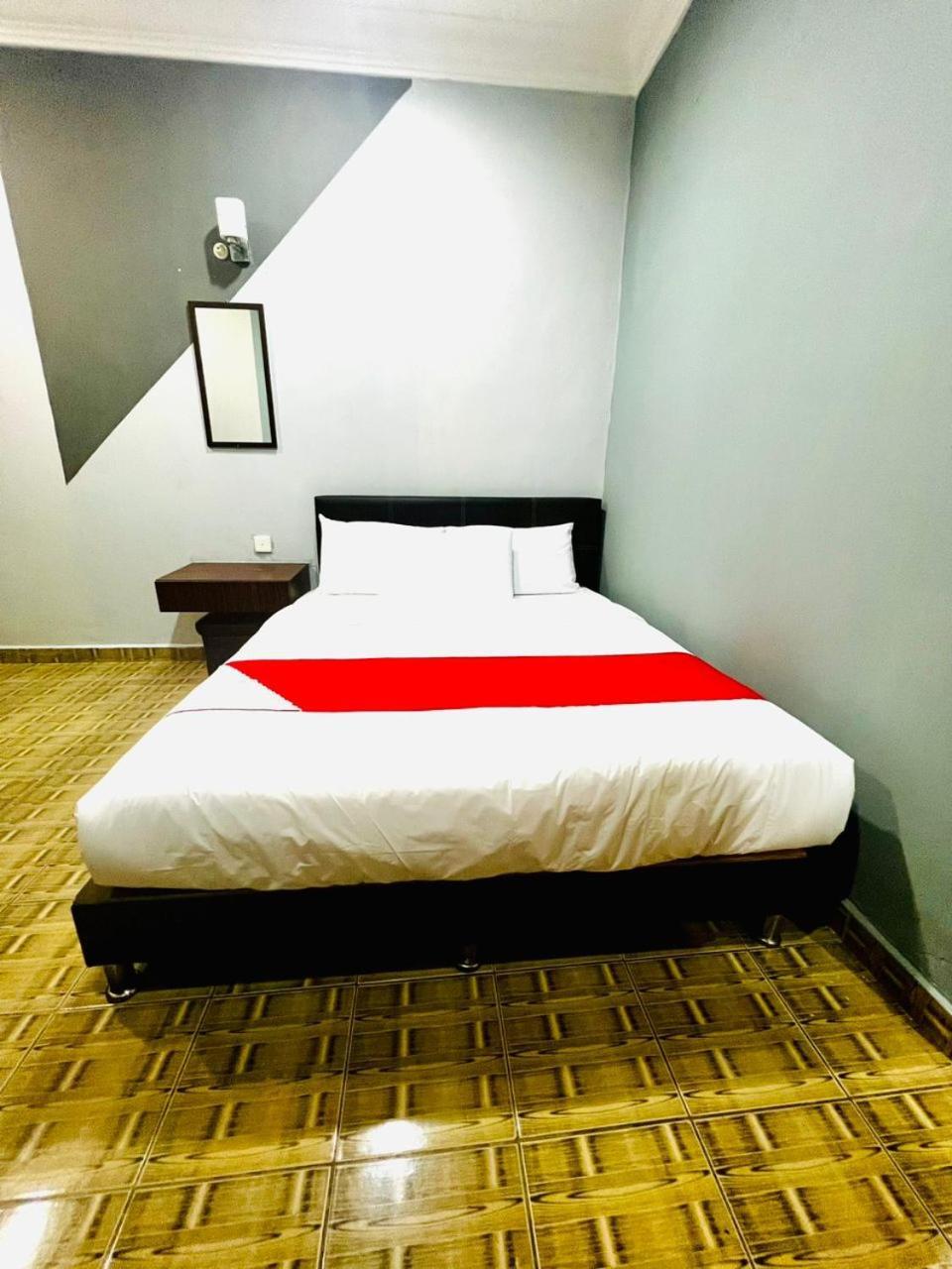 Daily Inn Hotel Мерсинг Екстериор снимка