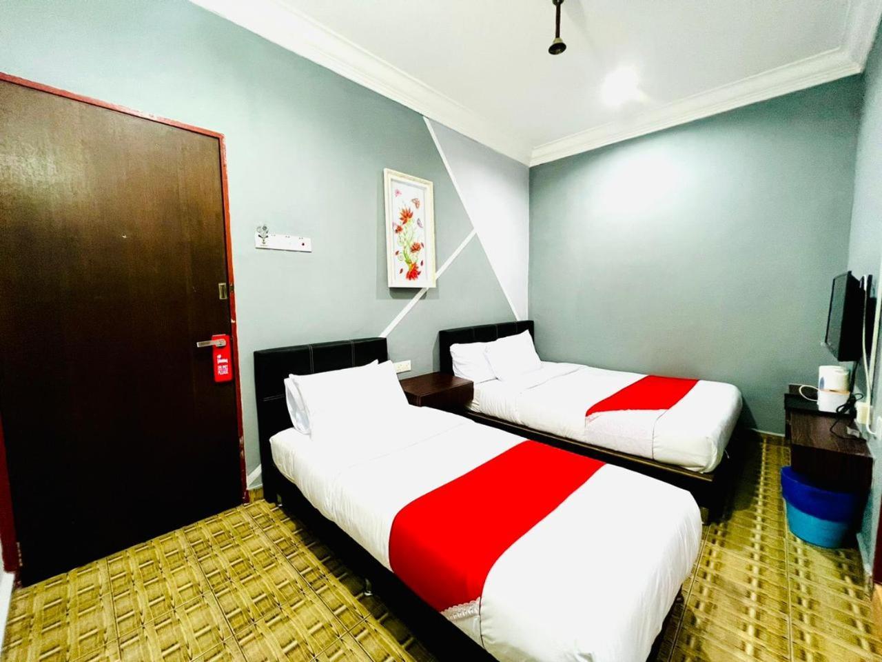 Daily Inn Hotel Мерсинг Екстериор снимка