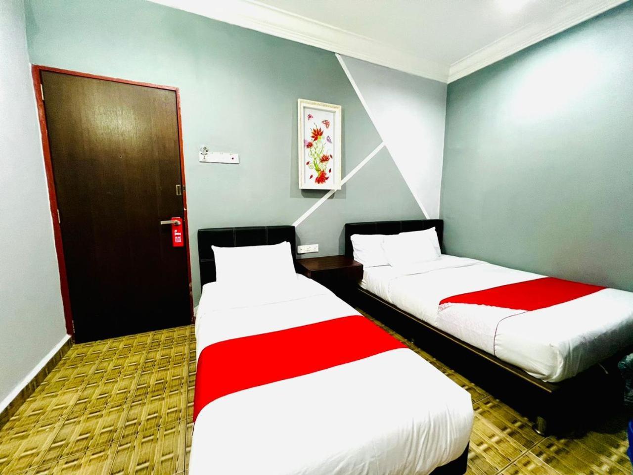 Daily Inn Hotel Мерсинг Екстериор снимка