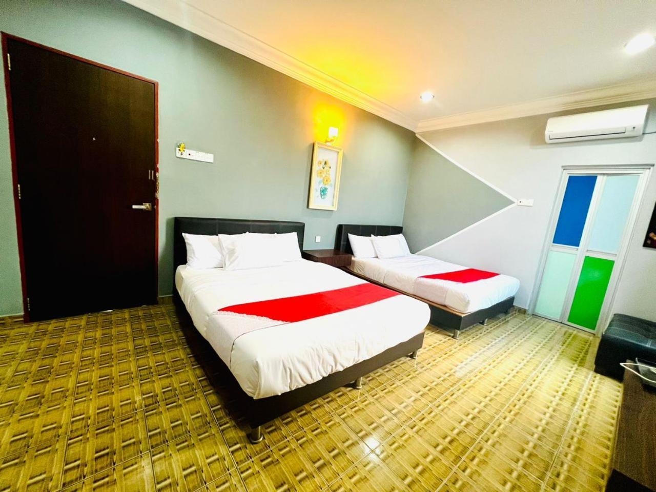Daily Inn Hotel Мерсинг Екстериор снимка