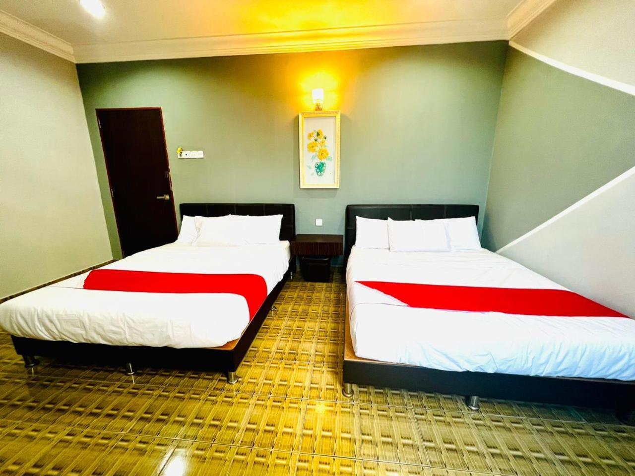 Daily Inn Hotel Мерсинг Екстериор снимка