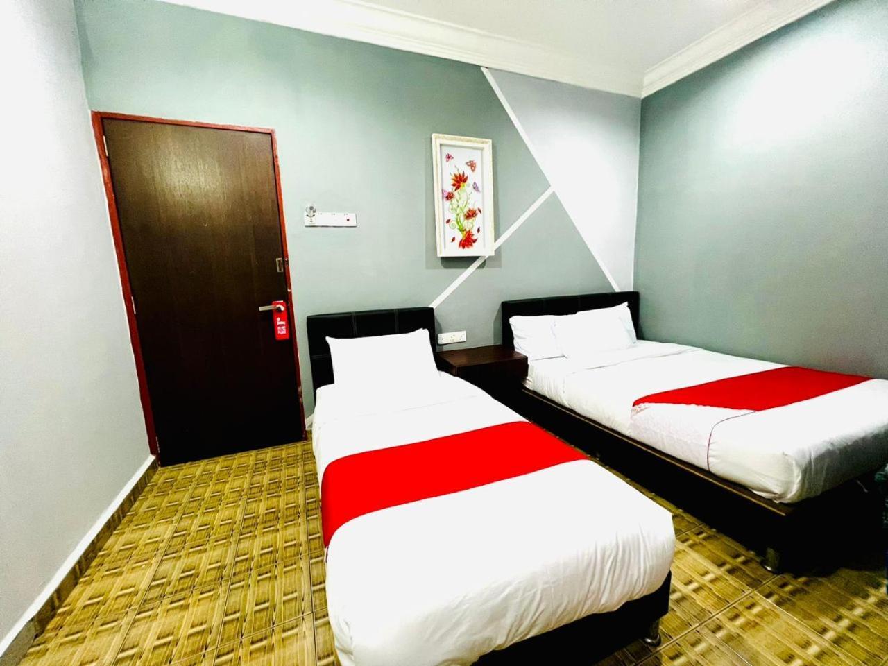 Daily Inn Hotel Мерсинг Екстериор снимка