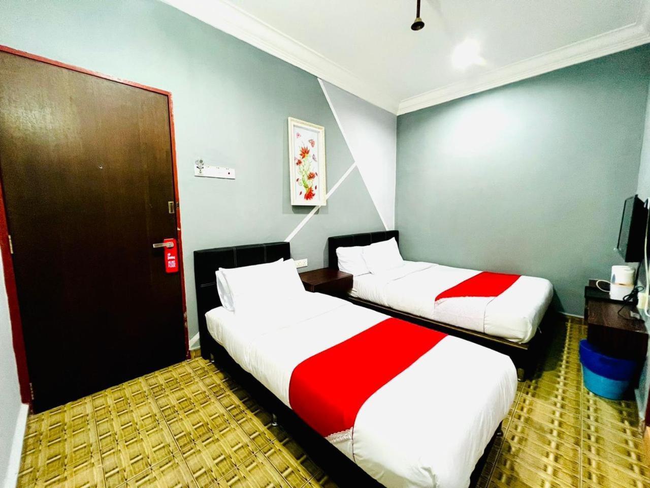 Daily Inn Hotel Мерсинг Екстериор снимка