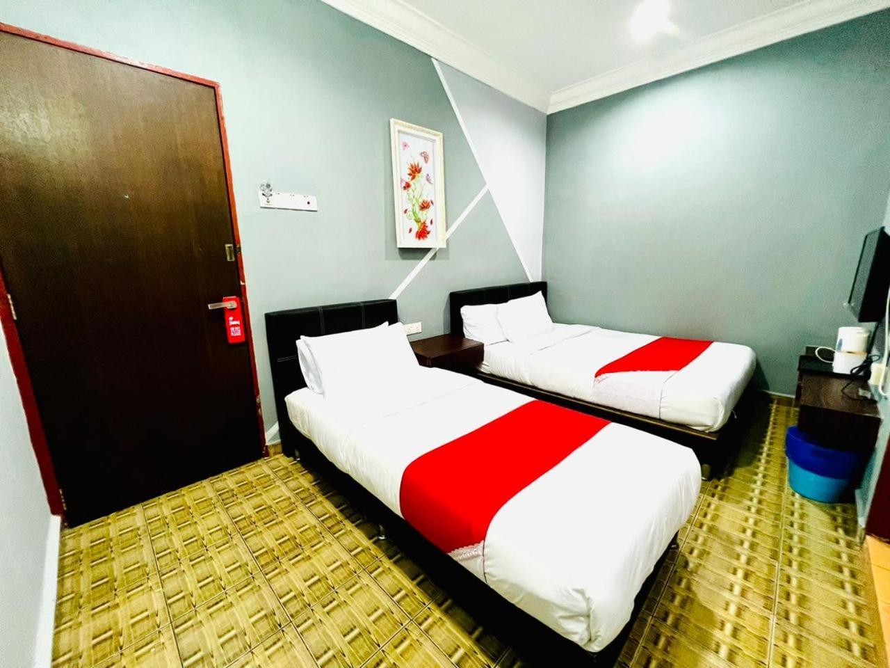 Daily Inn Hotel Мерсинг Екстериор снимка