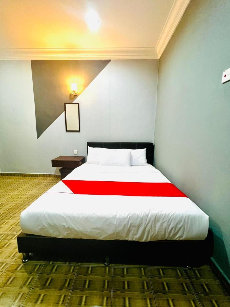 Daily Inn Hotel Мерсинг Екстериор снимка