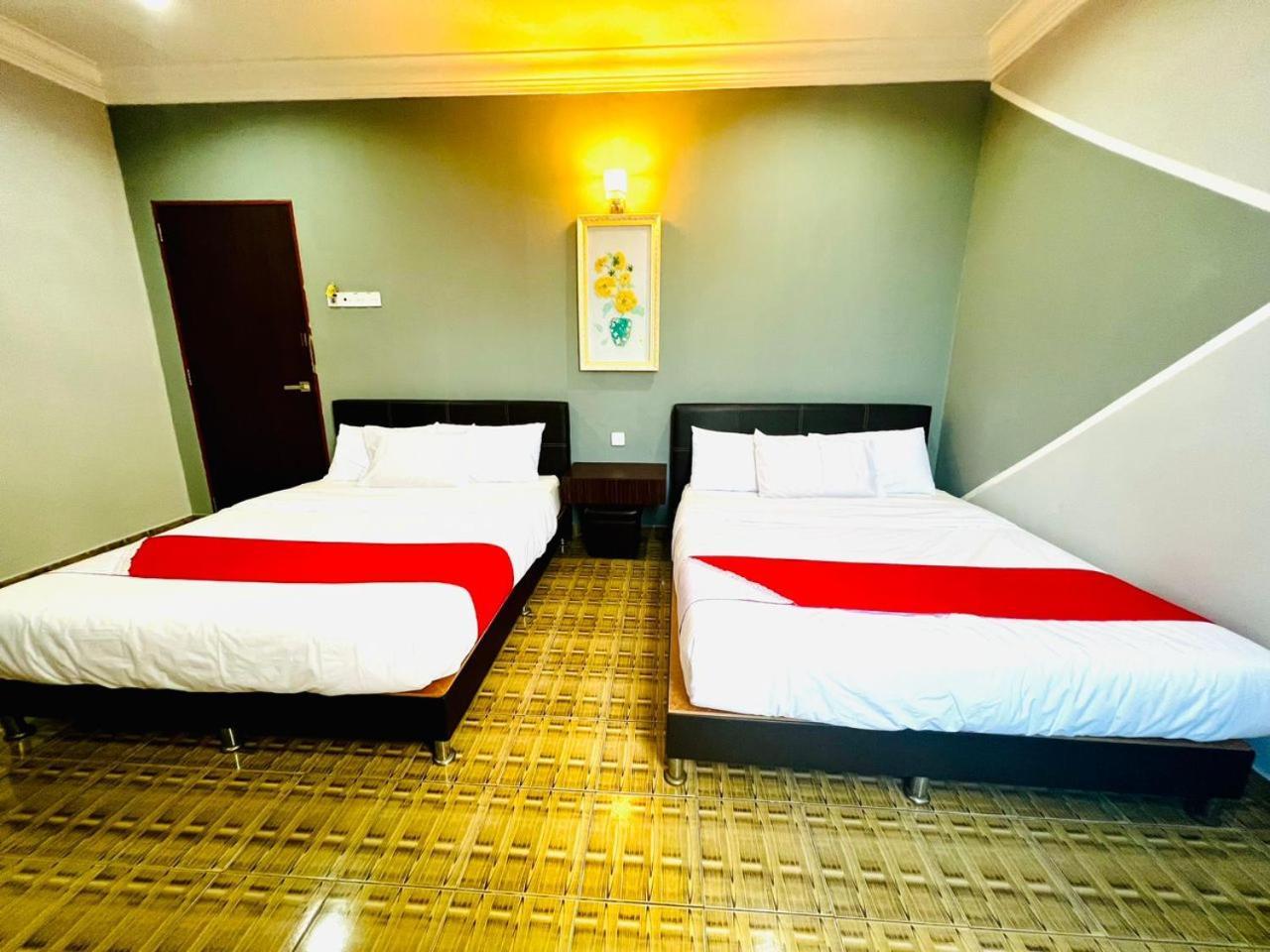 Daily Inn Hotel Мерсинг Екстериор снимка
