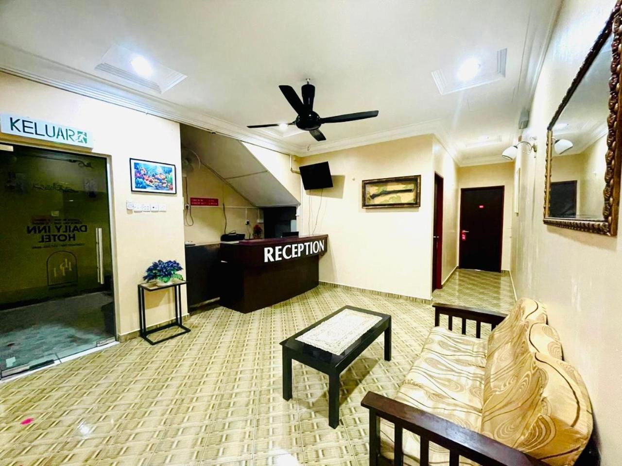 Daily Inn Hotel Мерсинг Екстериор снимка