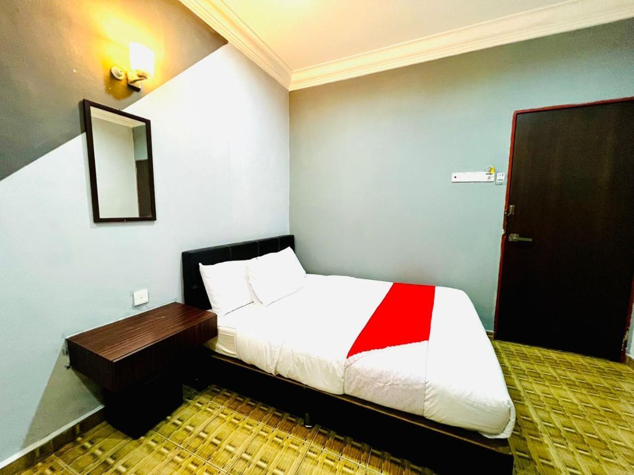 Daily Inn Hotel Мерсинг Екстериор снимка